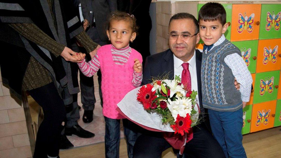 İzmir İl Milli Eğitim Müdürü Dr. Ömer Yahşi, Konak İlçesinde Ziyaretlerde Bulundu