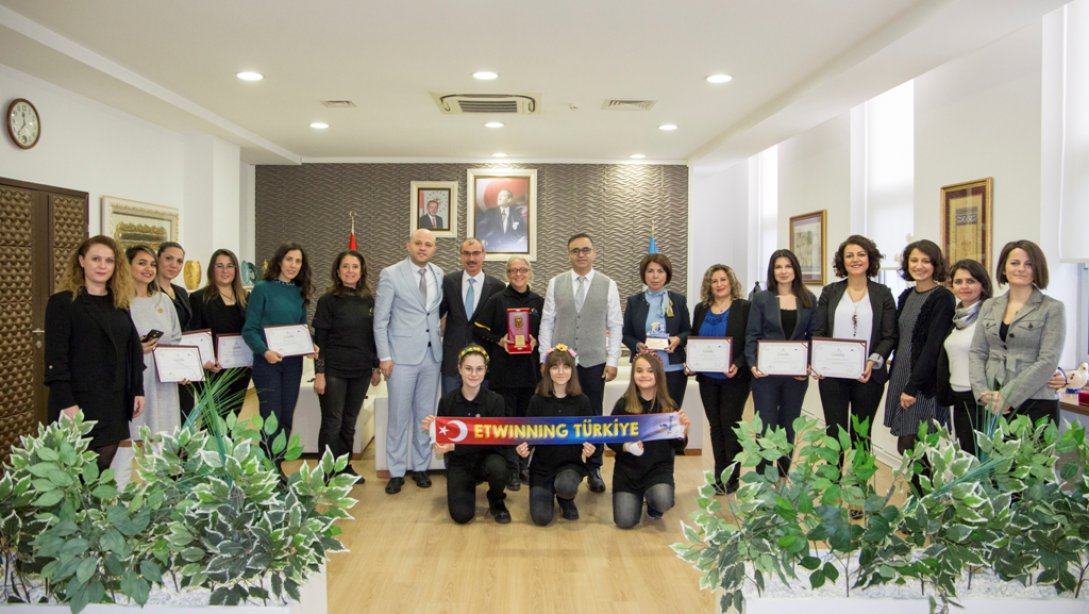 e-Twinning Türkiye Şarkı Yarışması'nda Birincilik Ödülü İzmir'in