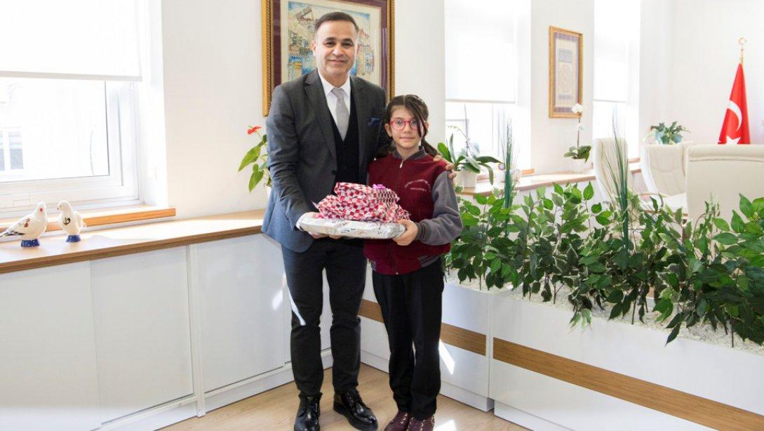 İzmirli Elanur 'Uluslararası Caribou Matematik Yarışması'nda birinci oldu