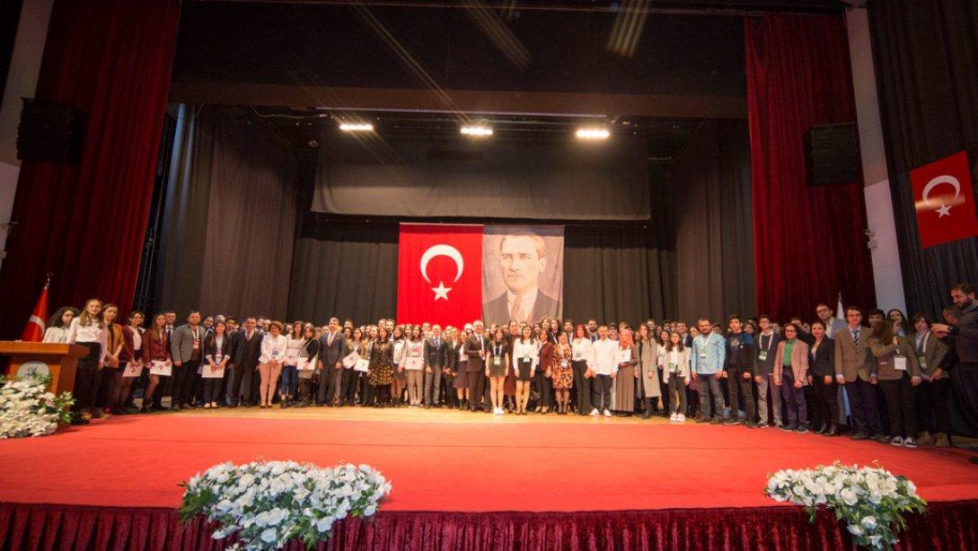 51. Lise Öğrencileri Araştırma Projeleri İzmir Bölge Yarışmaları Ödül Töreni Gerçekleştirildi