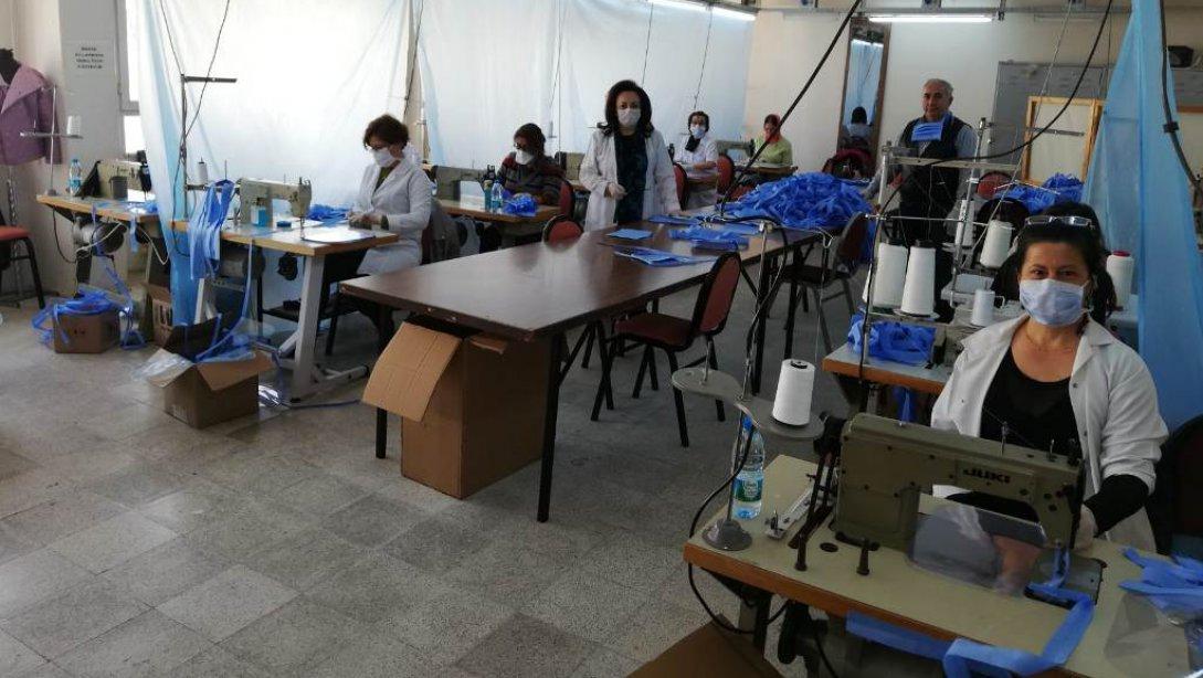 İzmir MEM, Halk Eğitimi Merkezleri İle Tıbbi Önlük Üretimine Başladı