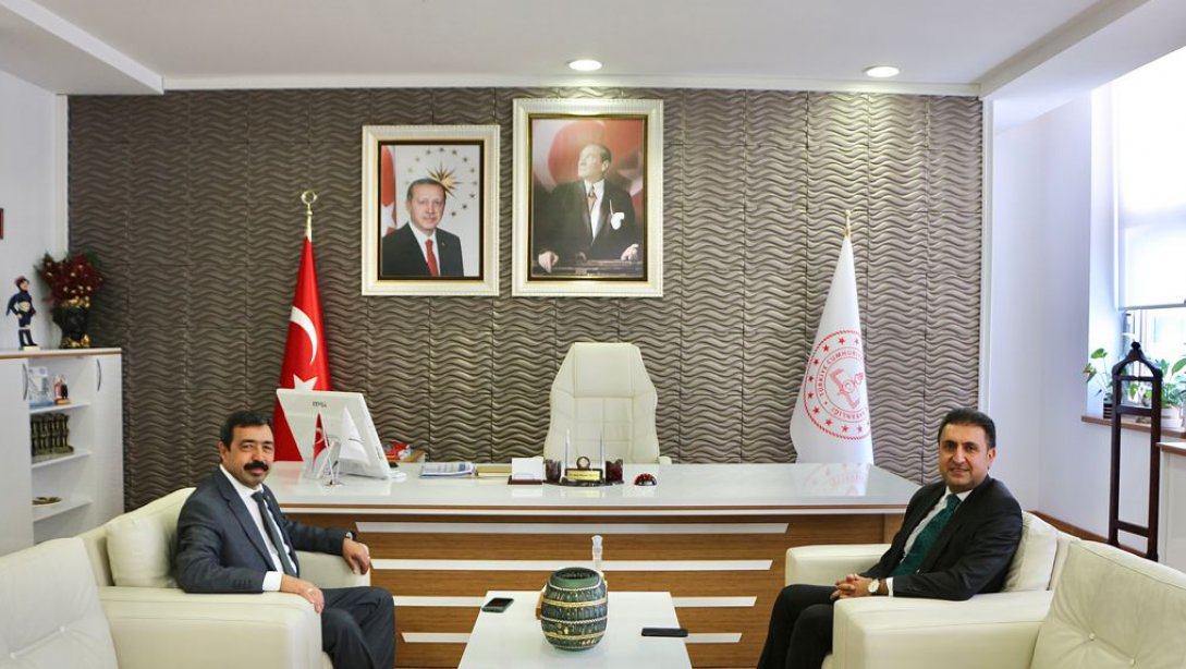 İzmir Kâtip Çelebi Üniversitesi Rektörü Prof. Dr. Saffet Köse, İl Milli Eğitim Müdürümüz Dr. Murat Mücahit Yentür' ü ziyaret etti.