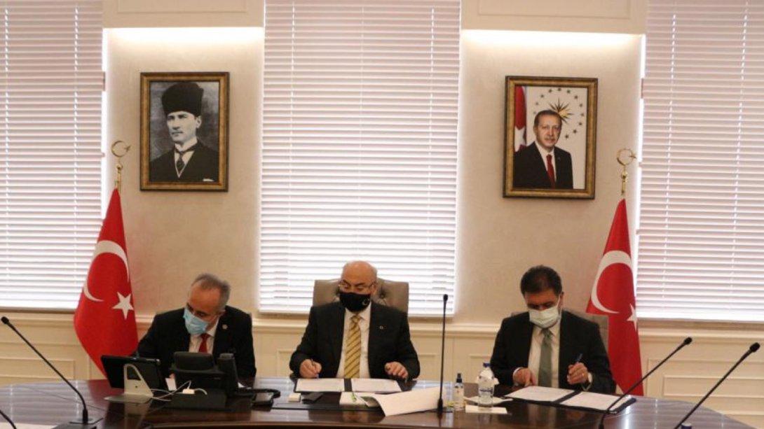 İzmir Valiliği himayesinde İzmir İl Milli Eğitim Müdürlüğü ve İTOB OSB Arasında 'Eğitimde İşbirliği' Protokolü İmzalandı