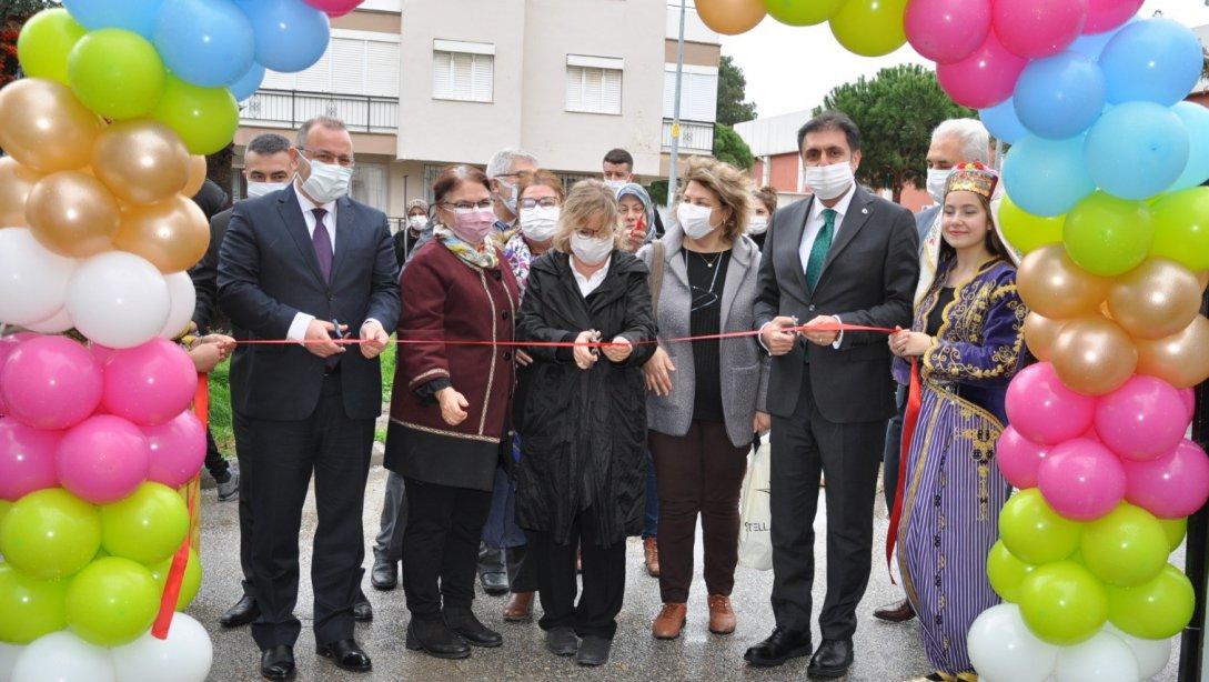 MEB Bakan Yardımcısı Prof. Dr. Sayın Petek Aşkar, İzmir'de Kütüphane ve Ana Sınıfı Açılışları Gerçekleştirdi
