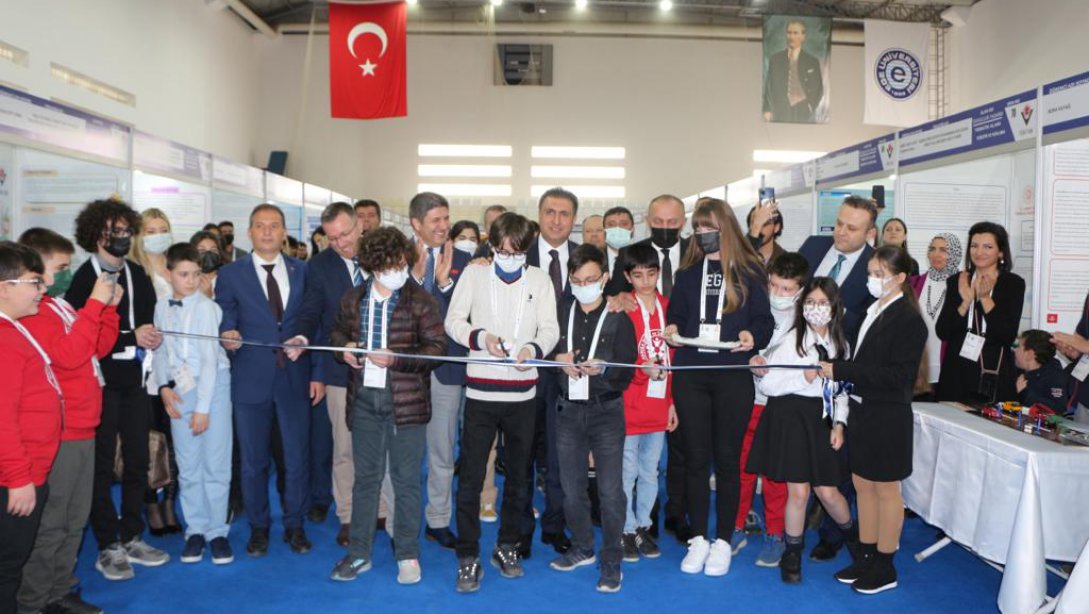 'TÜBİTAK 16. Ortaokul Öğrencileri Araştırma Projeleri İzmir Bölge Yarışması Sergisi'nin Açılışı Yapıldı