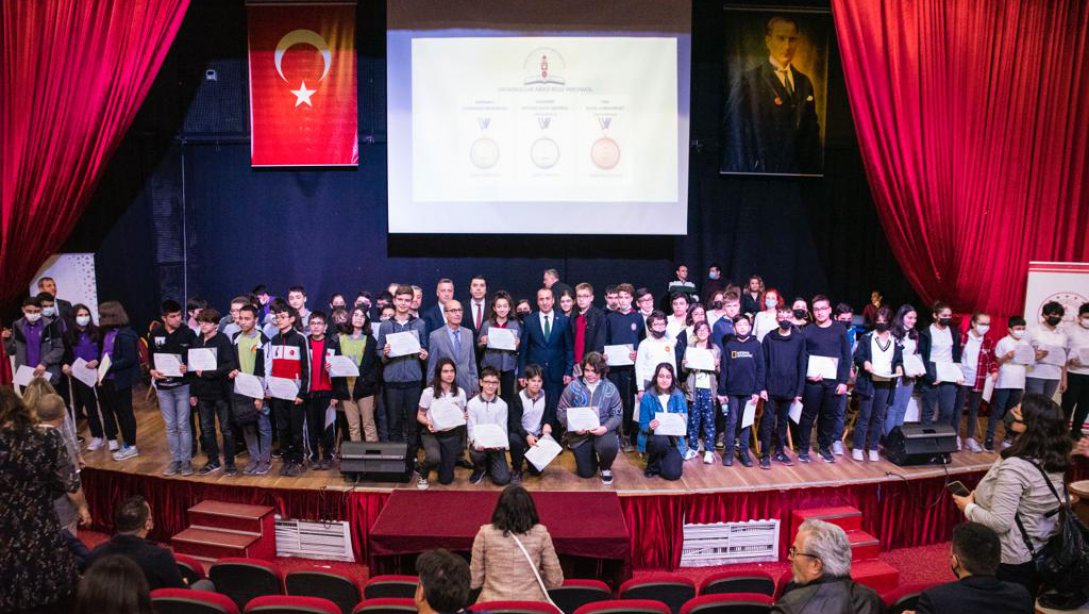 İzmir İl Milli Eğitim Müdürlüğü Ortaokul ve Liselerarası Bilgi Yarışması Finalleri Başladı