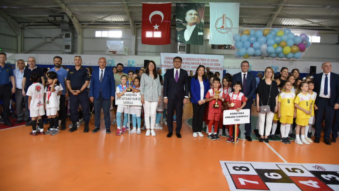 İzmir İl Milli Eğitim Müdürü Dr. Murat Mücahit Yentür,  Geleneksel Çocuk Oyunları Ligi Kapanış Törenine Katıldı 