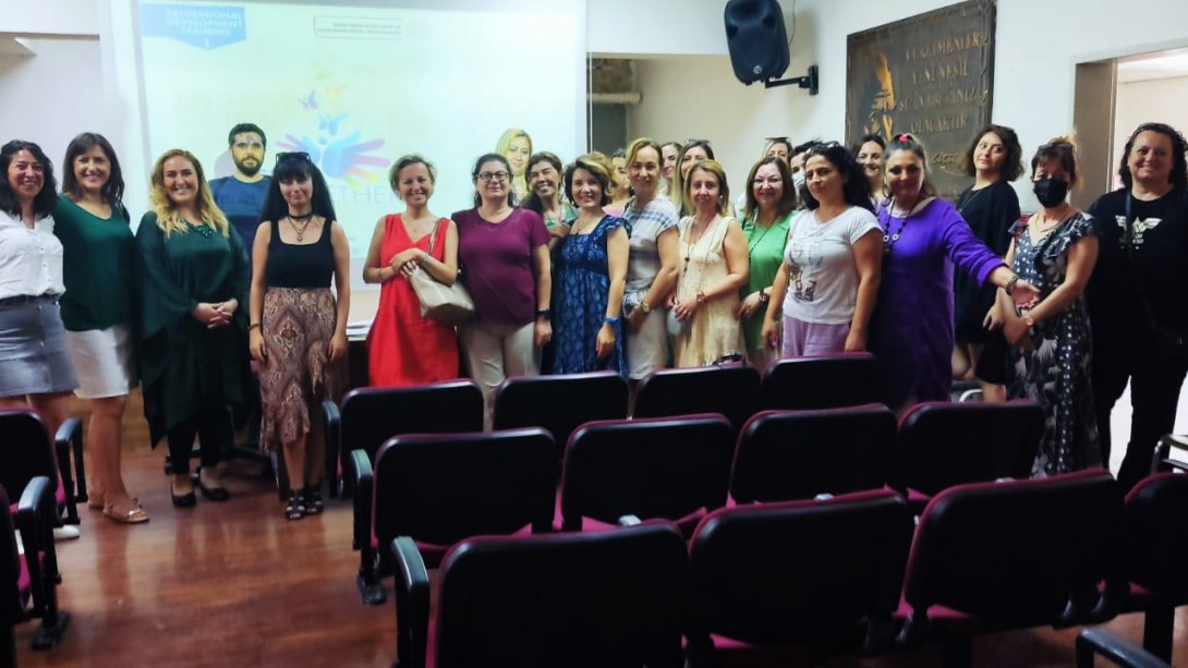 İzmir İl Milli Eğitim Müdürlüğünde, English Together Projesi Eğitimleri tamamlandı