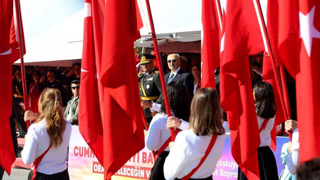 29 Ekim Cumhuriyet Bayramı İzmir'de Coşkuyla Kutlandı
