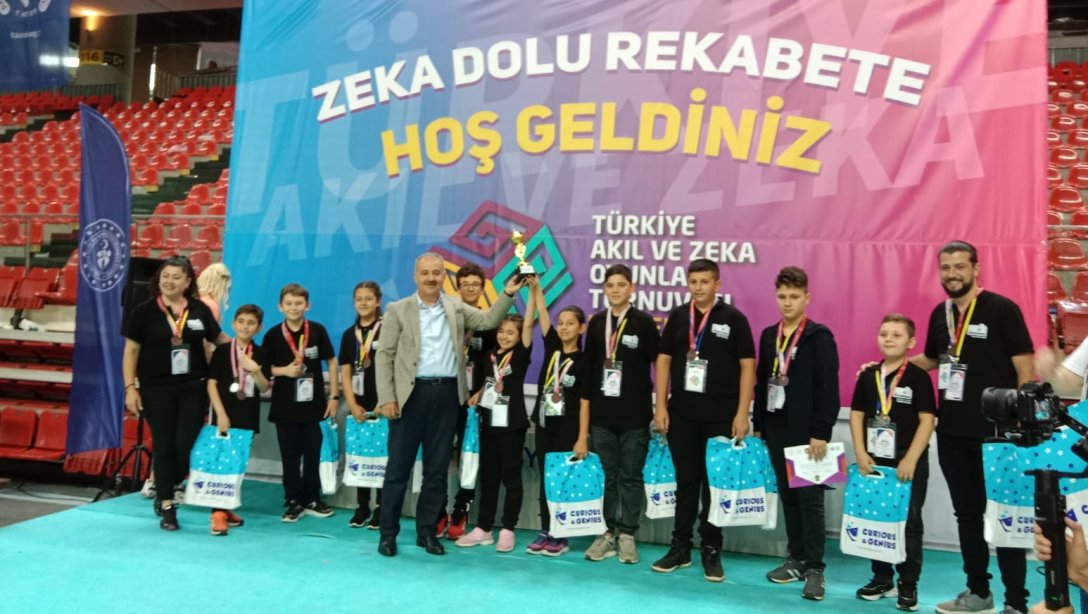İzmir Akıl ve Zekâ Oyunları Takımı 5. Türkiye Akıl ve Zekâ Oyunları Turnuvası'nda Türkiye Üçüncüsü Oldu