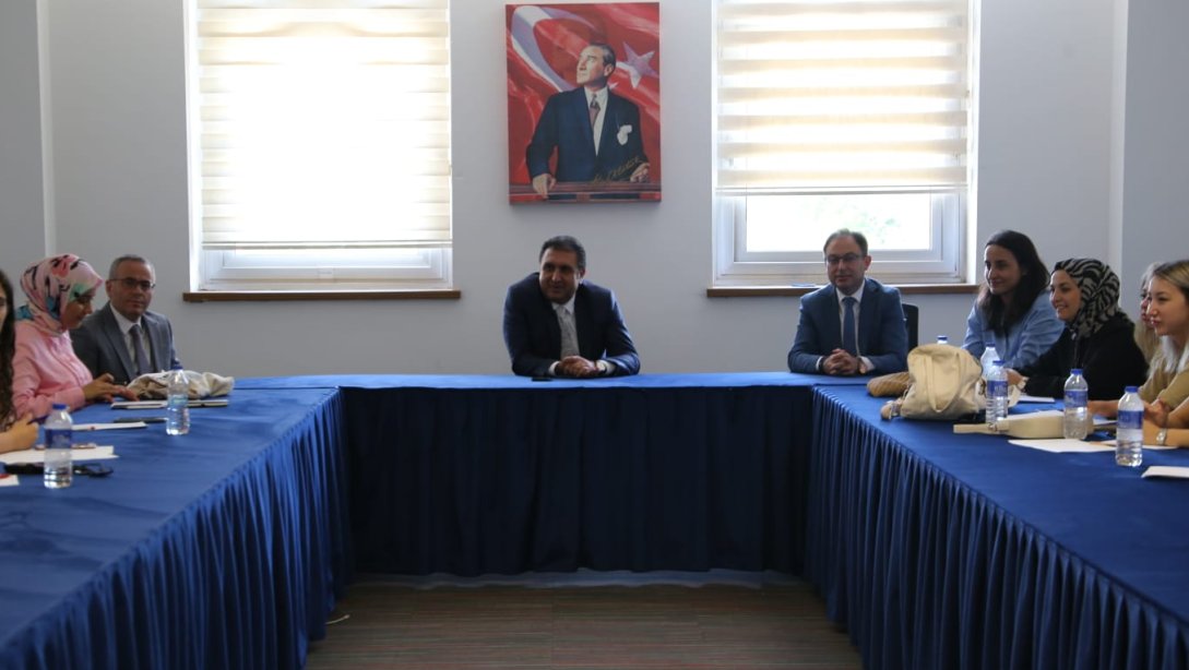 İzmir İl Milli Eğitim Müdürlüğünde Aday Öğretmenlere Yönelik 