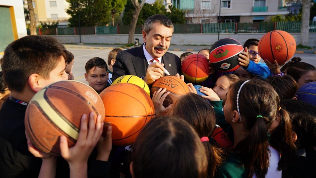 Milli Eğitim Bakanı Yusuf Tekin İzmir'de Okul Ziyaretlerinde Bulundu