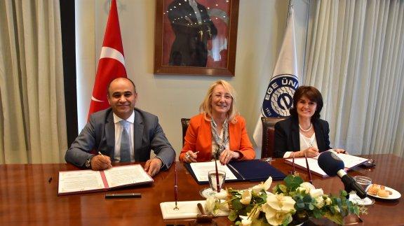Ege Üniversitesi ve İzmir İl Milli Eğitim Müdürlüğü Fatih Projesi için Protokol imzaladı