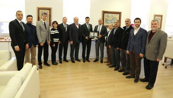 İzmir Yeşilay Cemiyeti Yeni Yönetimi İzmir İl Milli Eğitim Müdürü Ömer Yahşiyi Makamında Ziyaret Etti