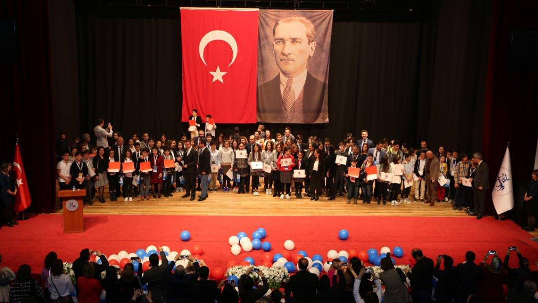 13. Ortaokul Öğrencileri Araştırma Projeleri İzmir Bölge Yarışması Ödül Töreni Gerçekleştirildi