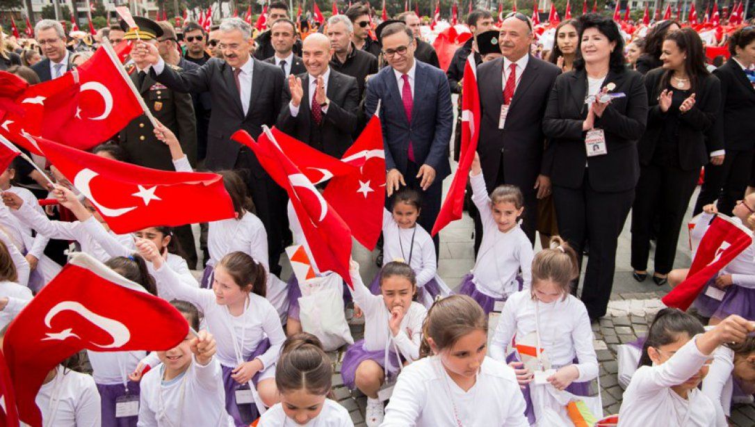 23 Nisan Ulusal Egemenlik ve Çocuk Bayramı, İzmir´de törenle kutlandı.