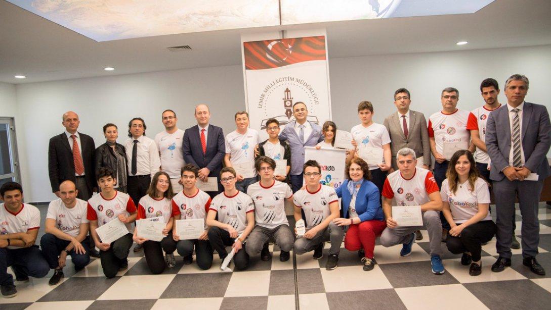 İzmirli Öğrenciler Robot olimpiyatında Türkiye'yi temsil edecekler