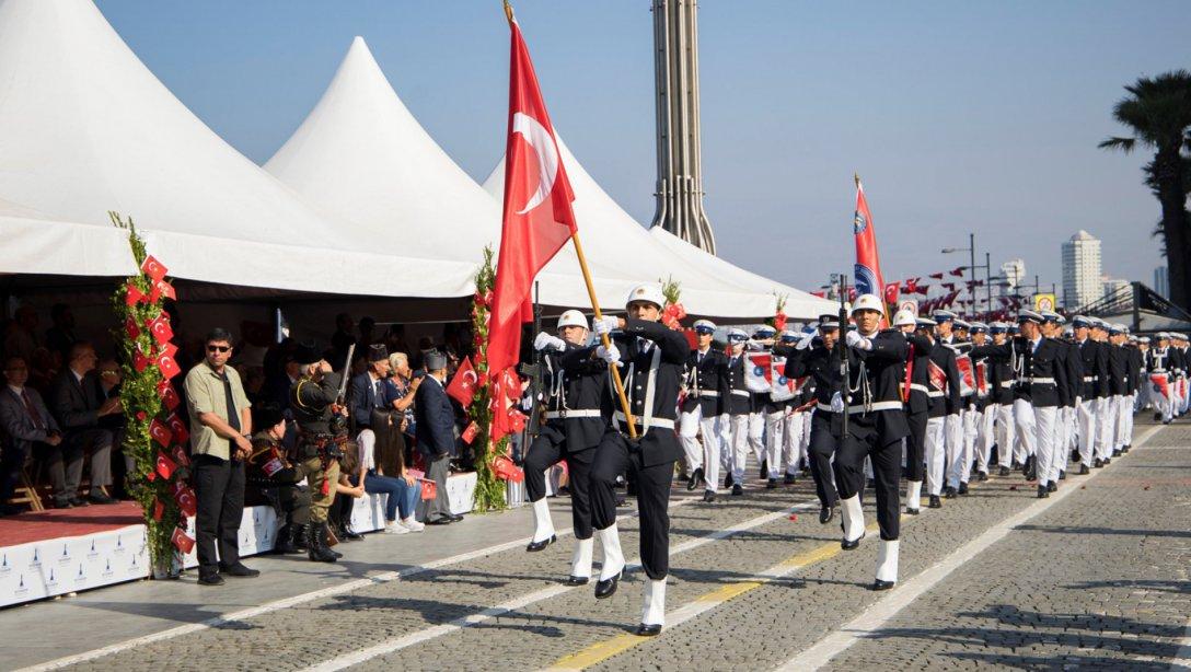 29 Ekim Cumhuriyet Bayramı İzmir'de Coşkuyla Kutlandı