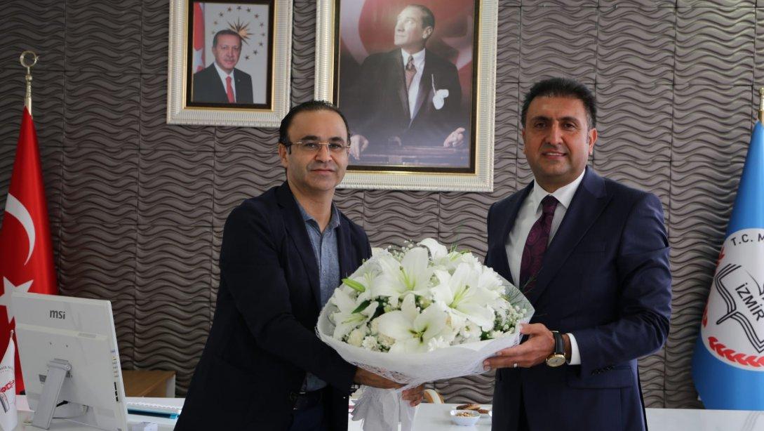 İzmir İl Milli Eğitim Müdürü Dr. Ömer YAHŞİ görevi Dr. Murat Mücahit YENTÜR'e devretti.