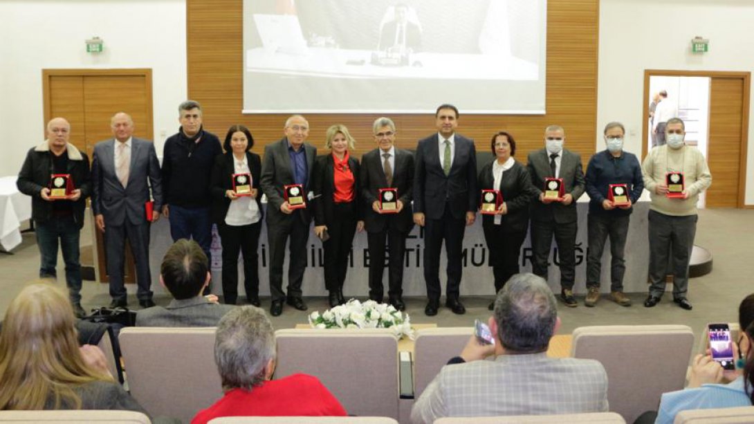 İzmir İl Milli Eğitim Müdürlüğünden Emekli Olan Personel için Anlamlı Tören