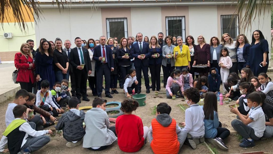 'Çevre Dostu 1000 Okul Projesi' Kapsamında Karşıyaka Gülsafa Kapancıoğlu İlkokulunda Etkinlik Düzenlendi