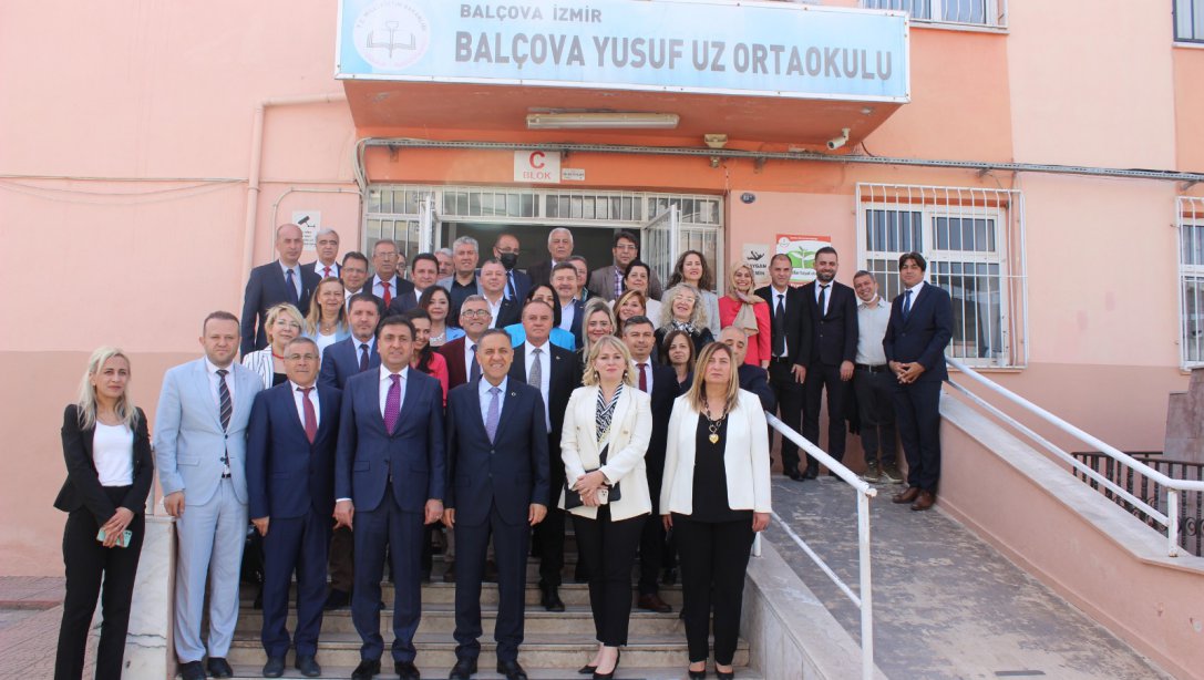 İzmir İl Milli Eğitim Müdürlüğünün 'Eğitim Yöneticisi Geliştirme Programı (YÖGEP)' Eğitimleri Devam Ediyor