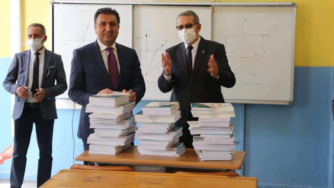İzmir İl Milli Eğitim Müdürlüğü Yardımcı Kaynak Kitaplarının Dağıtımını Tamamladı