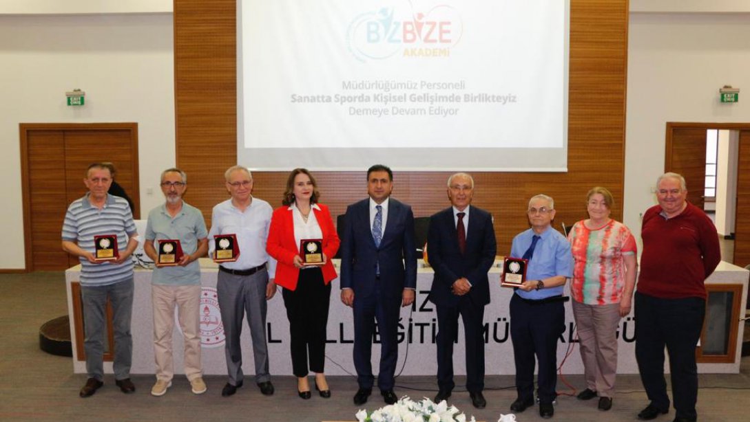 İzmir İl Milli Eğitim Müdürlüğü Emekli Olan Personeli İçin Tören Gerçekleştirdi