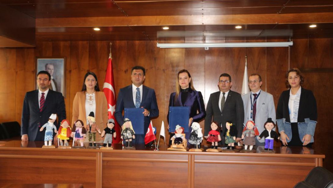 İzmir İl Milli Eğitim Müdürlüğü ve Dokuz Eylül Üniversitesi Arasında Protokol İmza Töreni Gerçekleştirildi