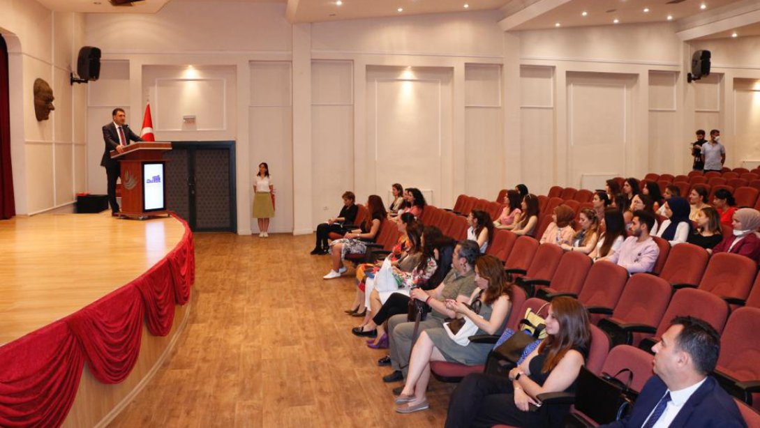 İzmir İl Milli Eğitim Müdürlüğü ve Dokuz Eylül Üniversitesi İşbirliği ile Düzenlenen '21. Yüzyıl Becerileri İçin Eğitim Tasarımları Projesi Aday Öğretmen Modülü' Başladı