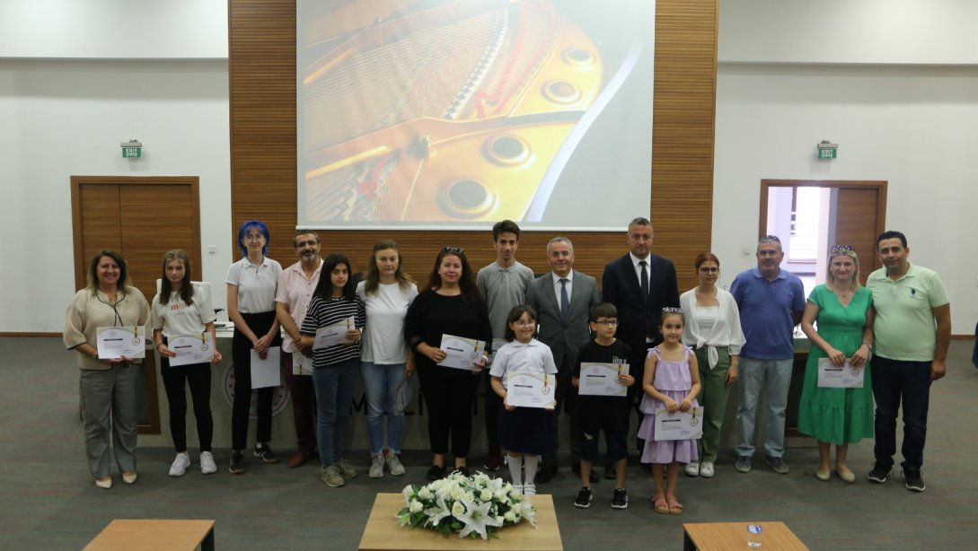 İzmir İl Milli Eğitim Müdürlüğünde 'Trafikte Saygı ve Sabır Yarışması' Ödül Töreni
