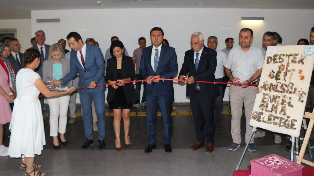 'Özel Eğitimde Geri Dönüşüm' Sergisi İzmir İl Milli Eğitim Müdürlüğü Sergi Salonunda Açıldı
