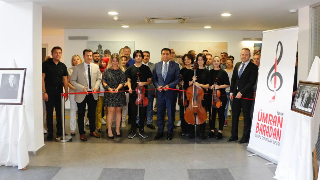 İzmir İl Milli Eğitim Müdürlüğünde ''30 Ağustos Zafer Bayramı Fotoğraf Sergisi'' Açıldı