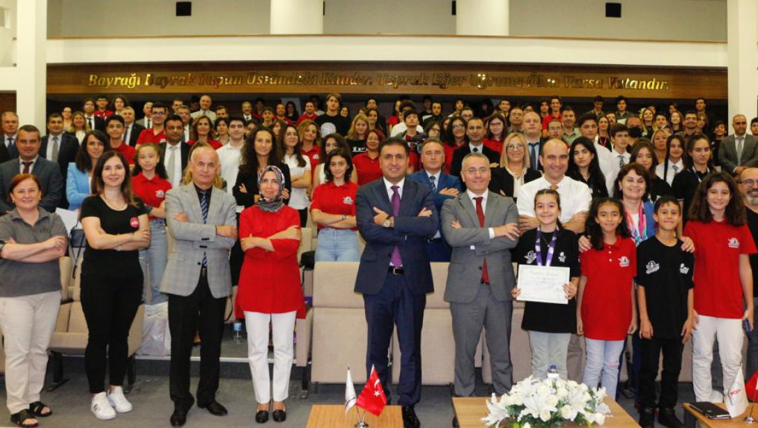 İzmir İl Milli Eğitim Müdürlüğünde TEKNOFEST ve TÜBİTAK Ödül Töreni Gerçekleştirildi