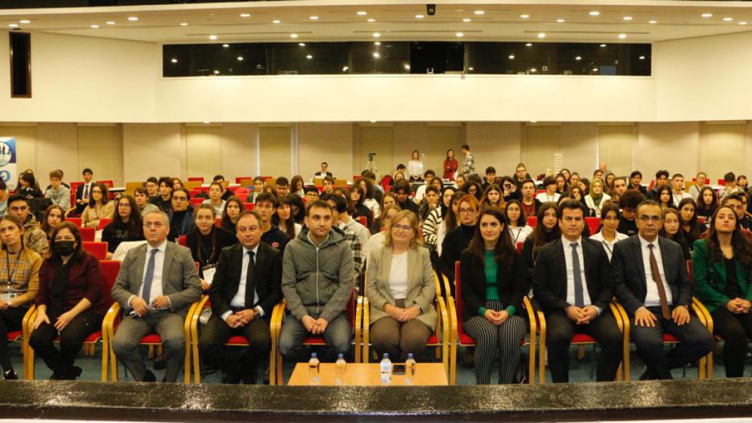 İzmir İl Millî Eğitim Müdürlüğü ve İzmir Ekonomi Üniversitesi 'Mesleğimde Matematik Çalıştayı'nda Buluştu