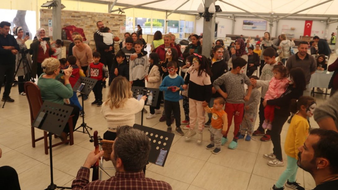 İzmir İl Milli Eğitim Müdürlüğü Sanat Atölyeleri Gümüldür'de Depremzede Çocuklarla Buluştu