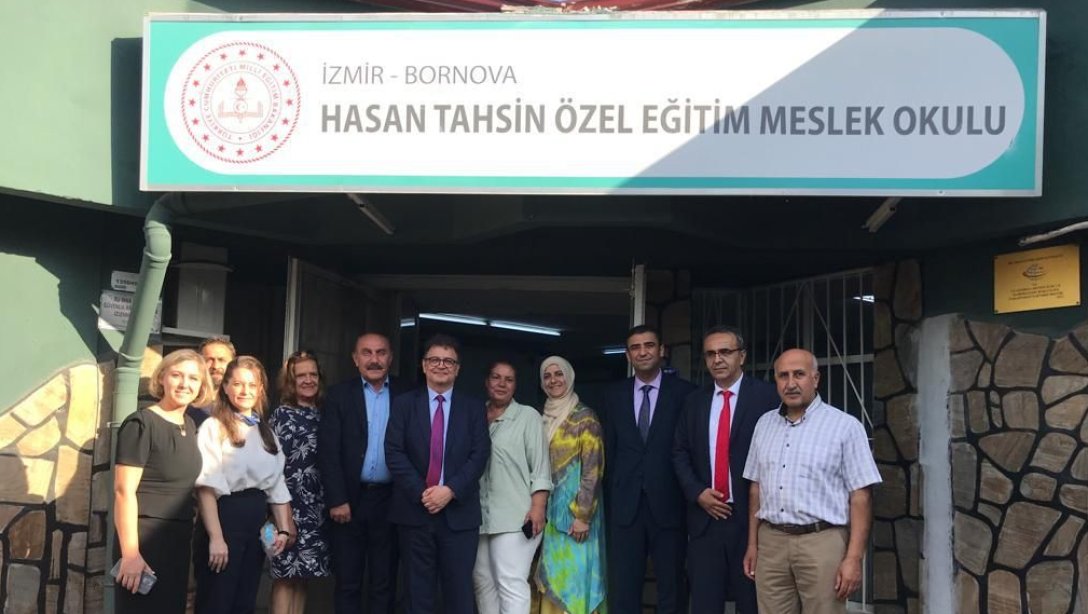 Özel Eğitim ve Rehberlik Hizmetleri Genel Müdürü Doç. Dr. Mustafa Otrar, Teknofest İzmir'i ziyaret etti