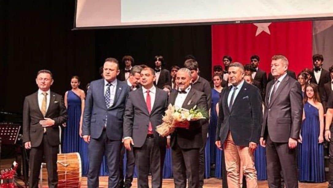 100. Yıl Konserinde Gazi Mustafa Kemal Atatürk'ün Sevdiği Türküler Seslendirildi