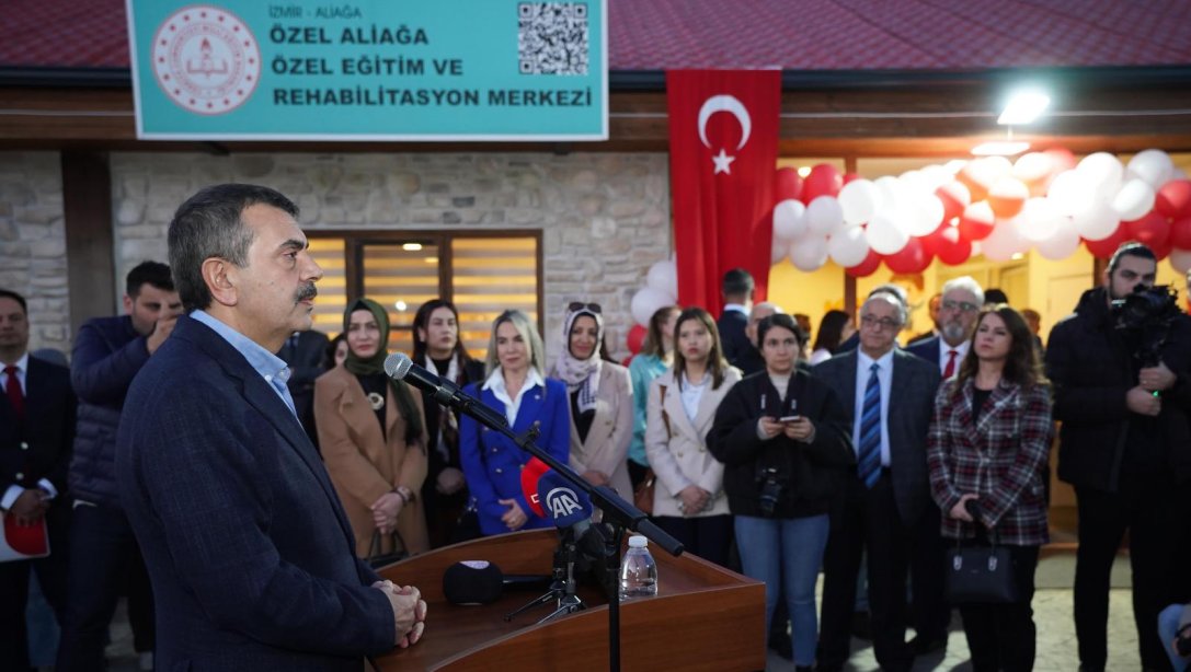 Bakan Tekin İzmir'de Özel Eğitim ve Rehabilitasyon Merkezinin Açılışını Gerçekleştirdi