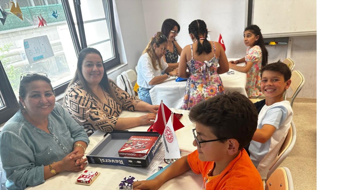 İzmir'de Çocuklar ve Aileleri Akıl Zekâ Oyunlarında Bir Araya Geldi
