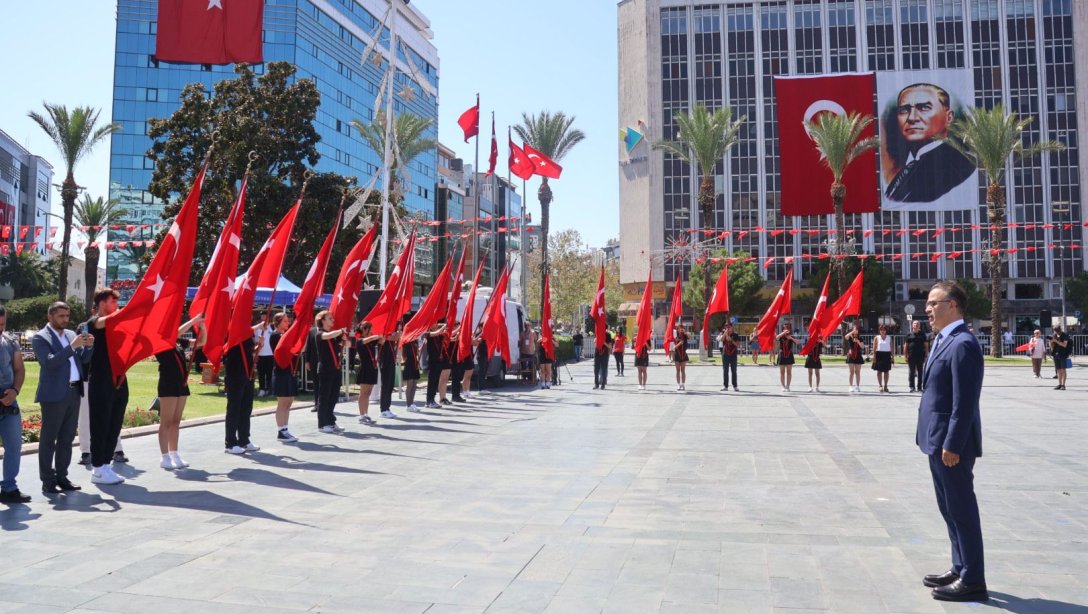 İlköğretim Haftası İzmir'de Kutlandı