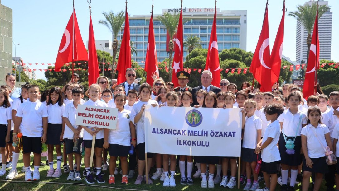 İzmir'in Kurtuluşunun 102. Yıl Dönümü Törenlerle Kutlandı