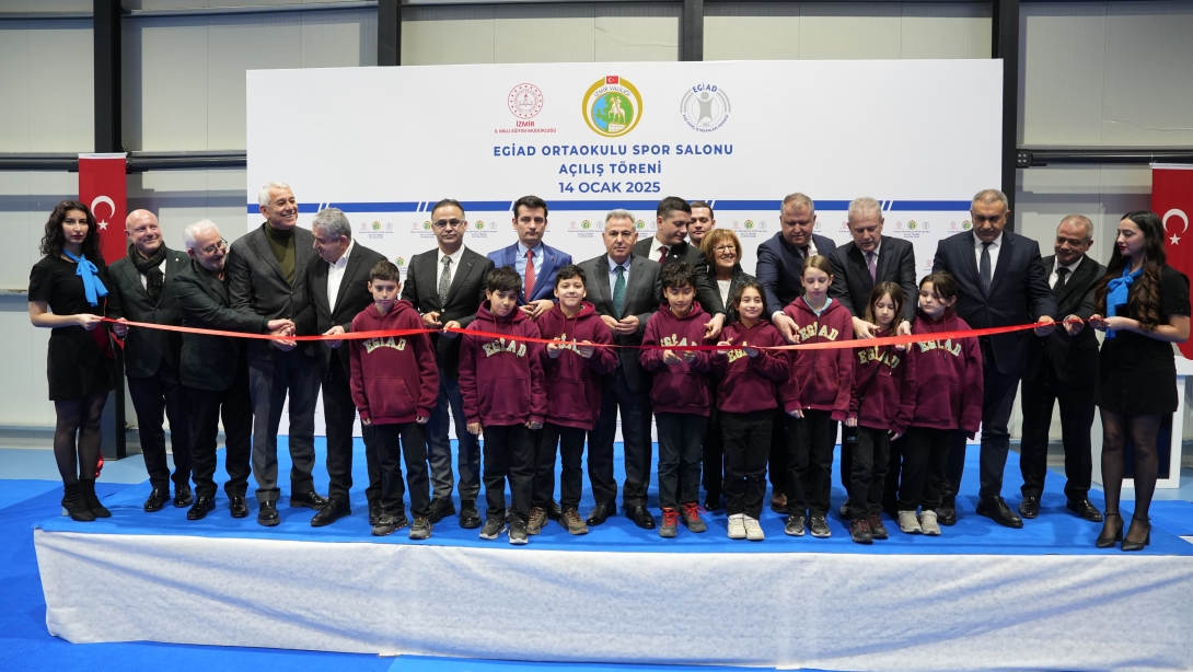 İzmir Valisi Dr. Süleyman Elban, EGİAD Ortaokulu Spor Salonu Açılışını Gerçekleştirdi     