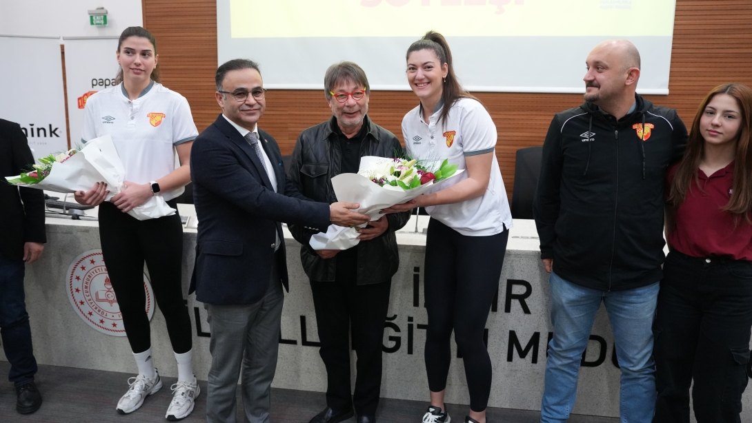  Göztepe Kadın Voleybol Takımı İzmirli Öğrencilerle Buluştu