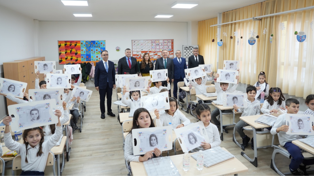 İzmir Valisi Dr. Süleyman Elban, Öğrencilerin Karne Heyecanına Ortak Oldu