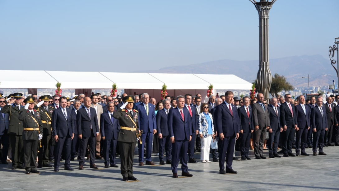 İzmir'de 30 Ağustos Zafer Bayramı Büyük Bir Coşkuyla Kutlandı
