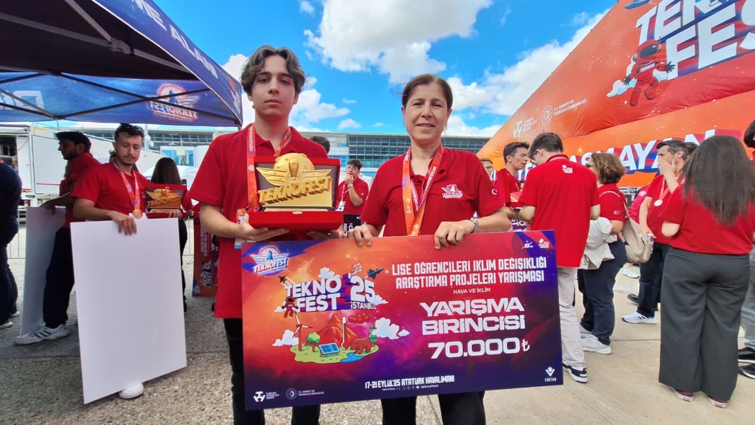 İzmir Fen Lisesi Öğrencisi, TEKNOFEST 2025'te Türkiye Birincisi Oldu