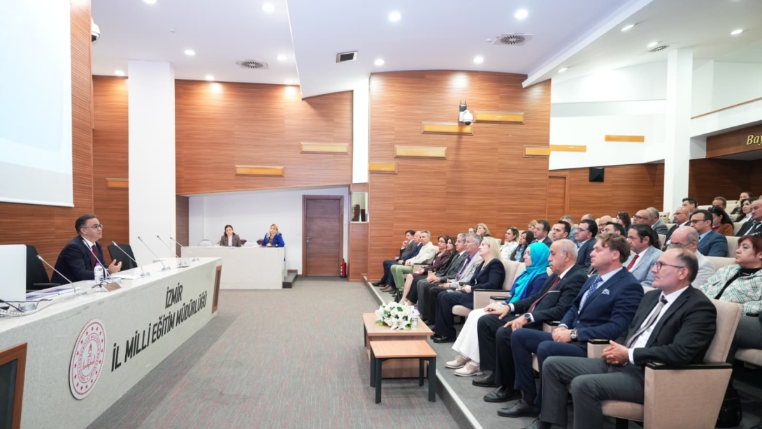 İzmir Millî Eğitim Müdürü Hayat Boyu Öğrenme Birimi Müdürleri Toplantısı Gerçekleştirildi