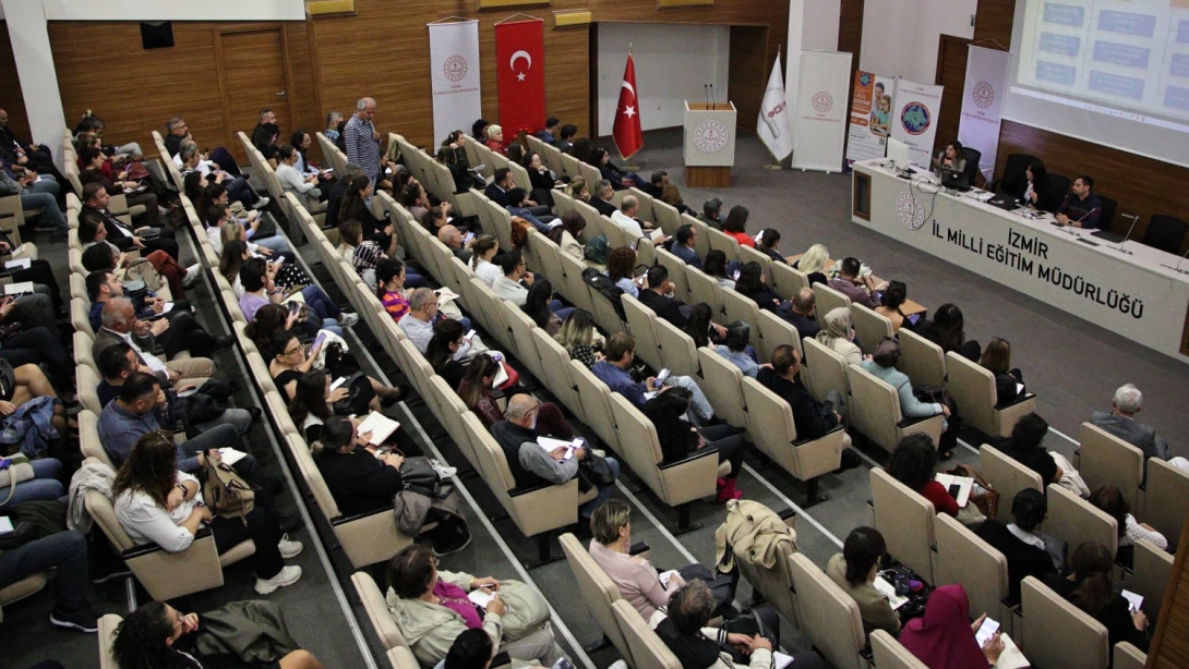 İzmir'de Erasmus+ Okul Eğitimi Akreditasyonu için Bilgilendirme Toplantısı Düzenlendi